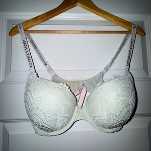Victoria's Secret light Green Lace Underwire Bra 36C